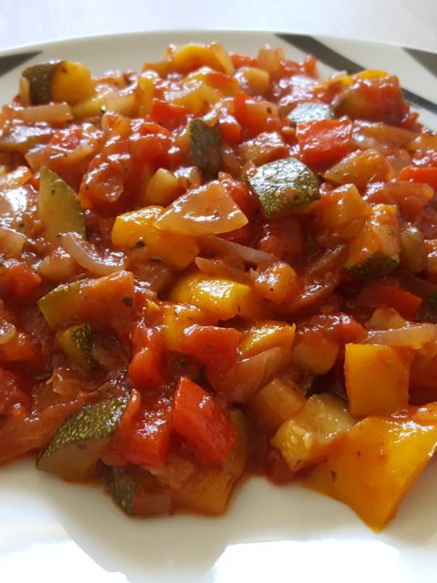 Assiette de ratatouille traditionnelle par Rémy