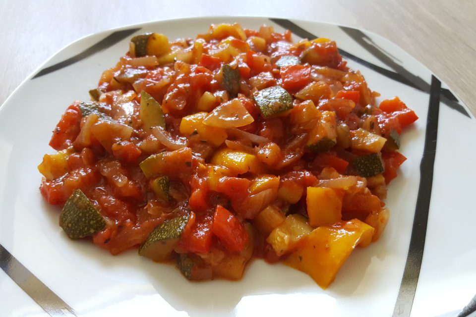 Assiette de ratatouille traditionnelle par Rémy